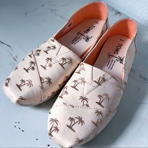 Women’s Tom’s shoes